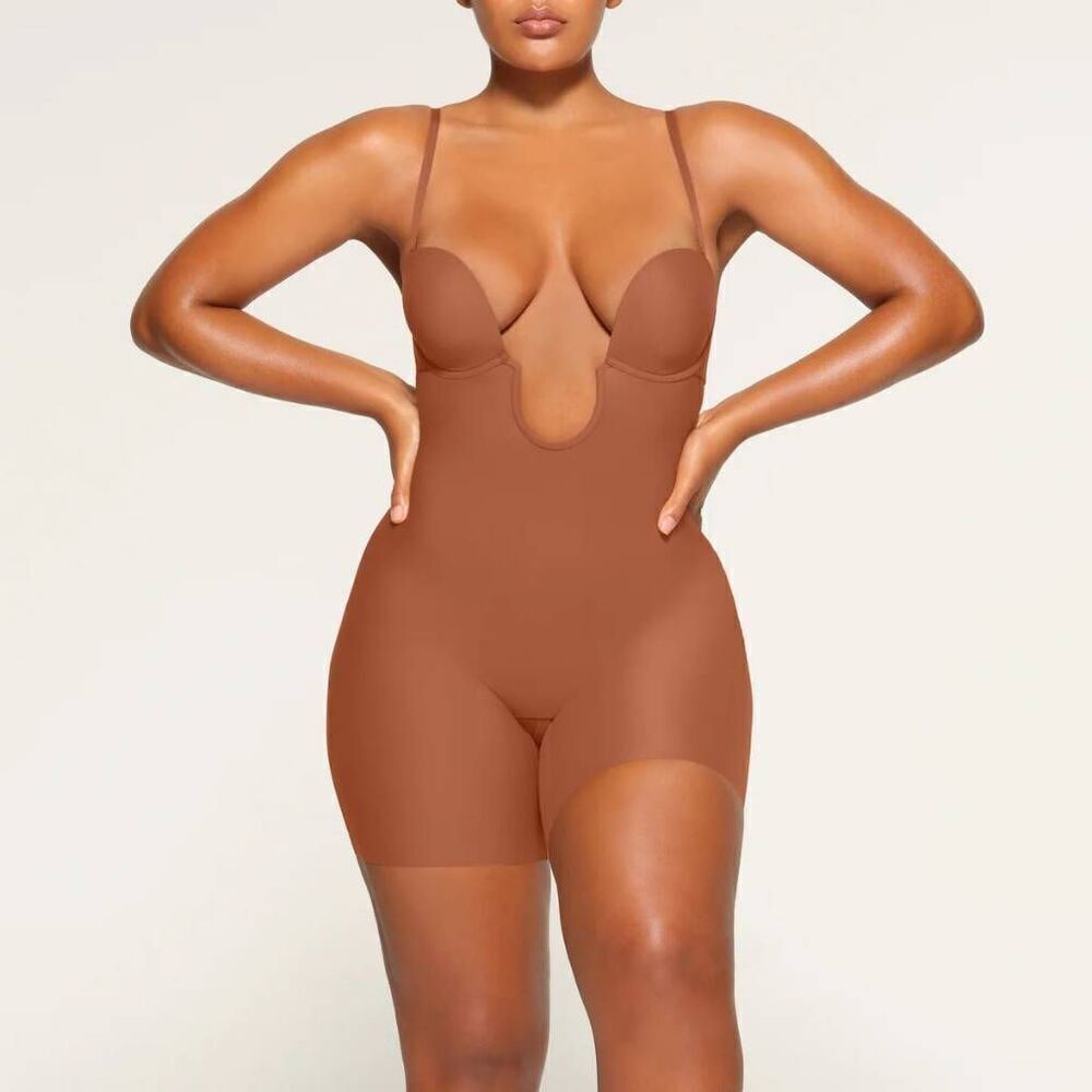 Skims Deep Plunge Shapewear Mid Thigh Bodysuit, Bronze M NWT
